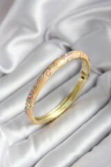 Mineli Pirinç Krem Çiçek Desenli Zirkon Taşlı Gold Renk Kadın Kelepçe (çap 60 mm) - TJ-BB6991