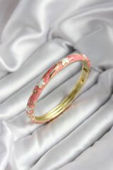 Mineli Pirinç Pembe Çiçek Desenli Gold Renk Kadın Kelepçe (çap 60 mm) - TJ-BB6994