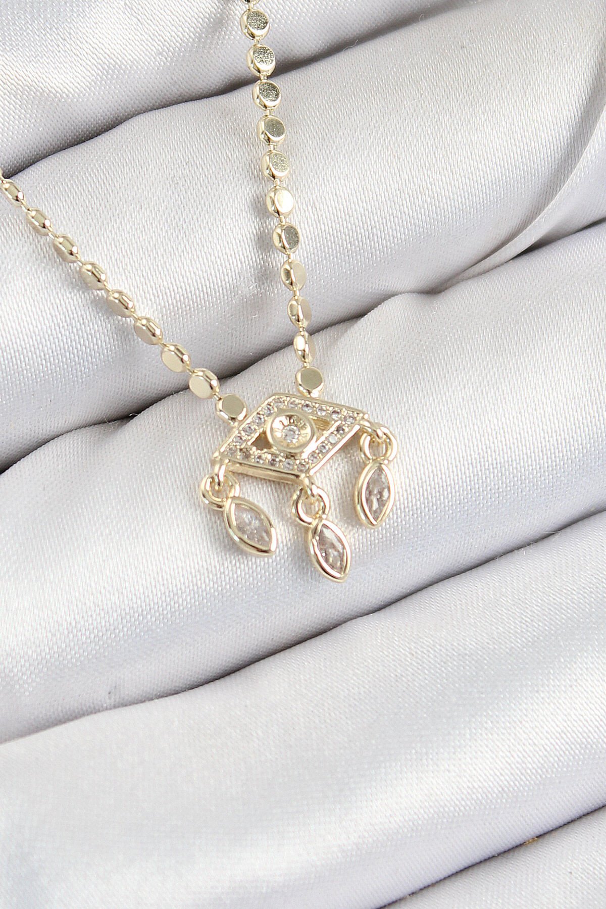 Pirinç Zirkon Taşlı Sallantılı Göz Model Ezme Zincir Gold Renk Kadın Kolye - TJ-BKO10389