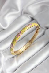 Mineli Pirinç Sarı Çiçek Desenli Gold Renk Kadın Kelepçe (çap 60 mm) - TJ-BB7000