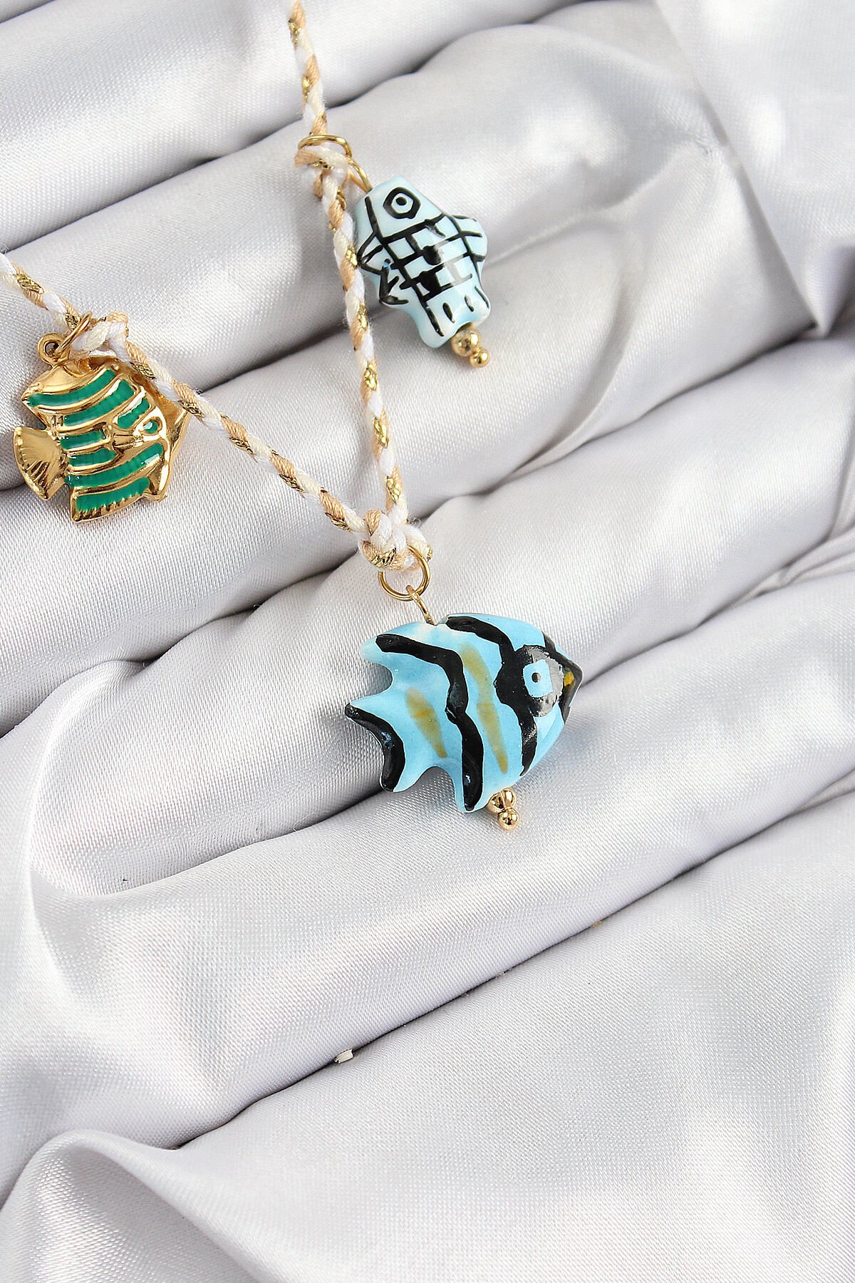 Seramik Motifli Balık Figürlü Model Krem İp Kadın Kolye - TJ-BKO10394