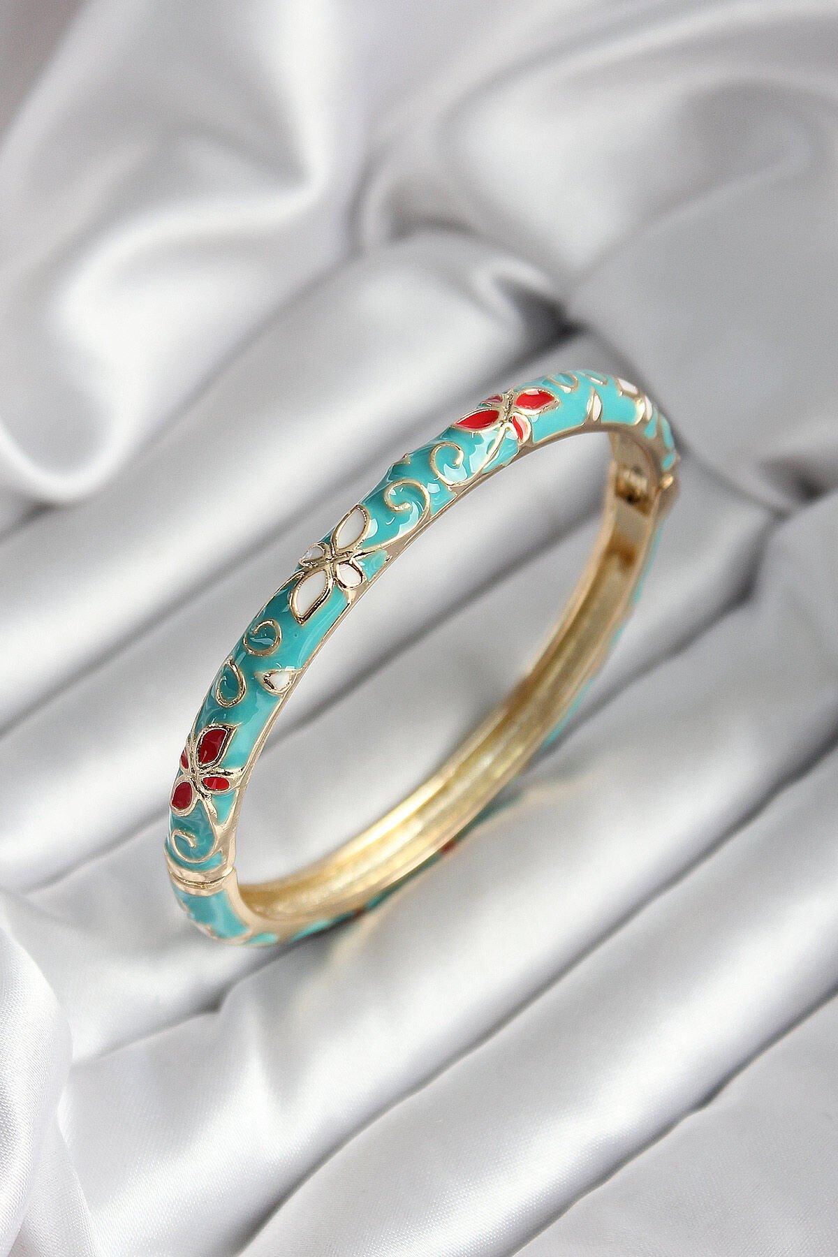 Mineli Pirinç Turkuaz Çiçek Desenli Gold Renk Kadın Kelepçe (çap 60 mm) - TJ-BB7002