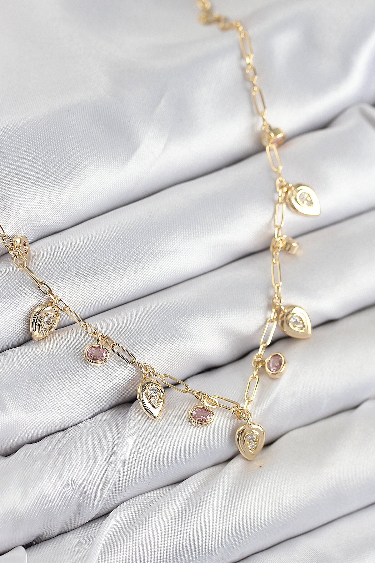 Pirinç Zirkon Taşlı Sallantılı Damla Model Gold Renk Kadın Kolye - TJ-BKO10492