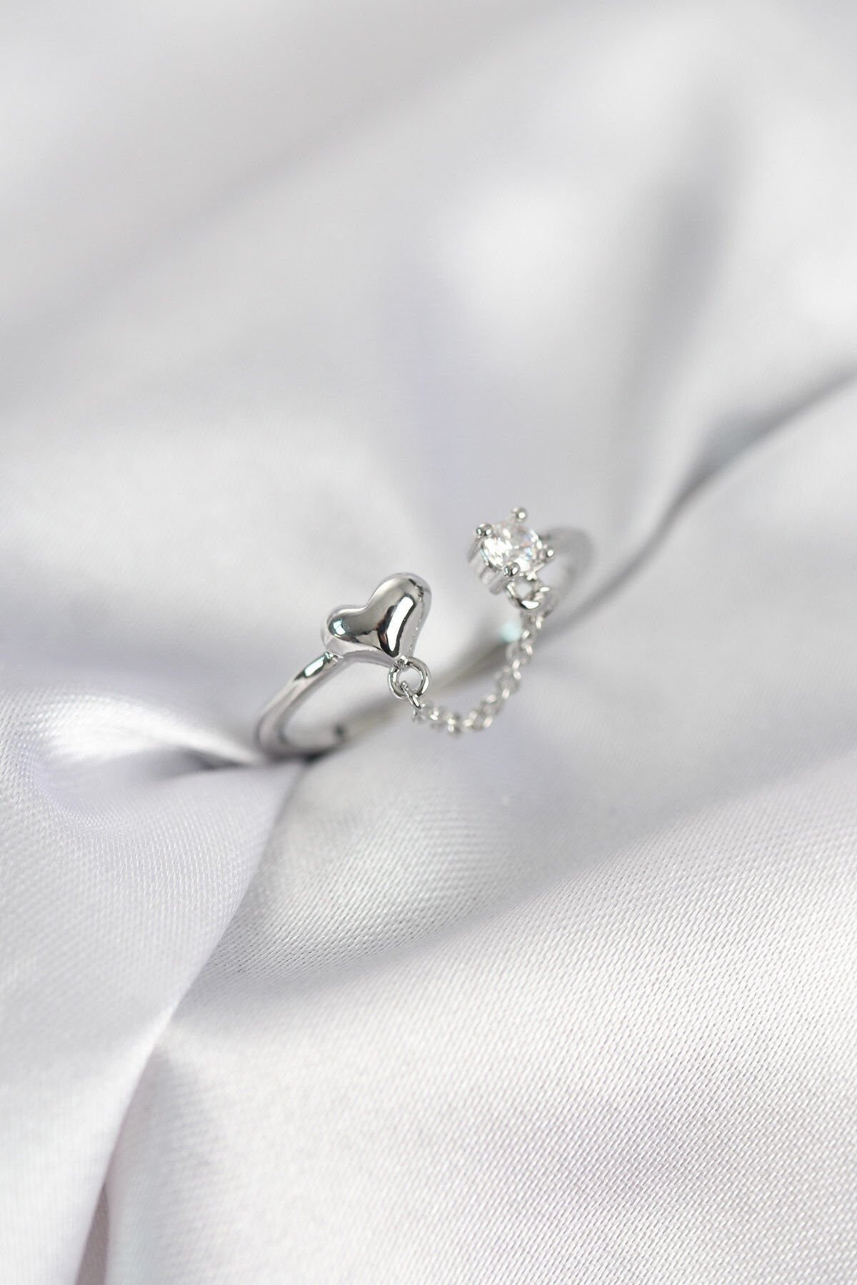 Zincir Sallantılı Kalp Model Gümüş Renk Kadın Yüzük - TJ-BYK4142