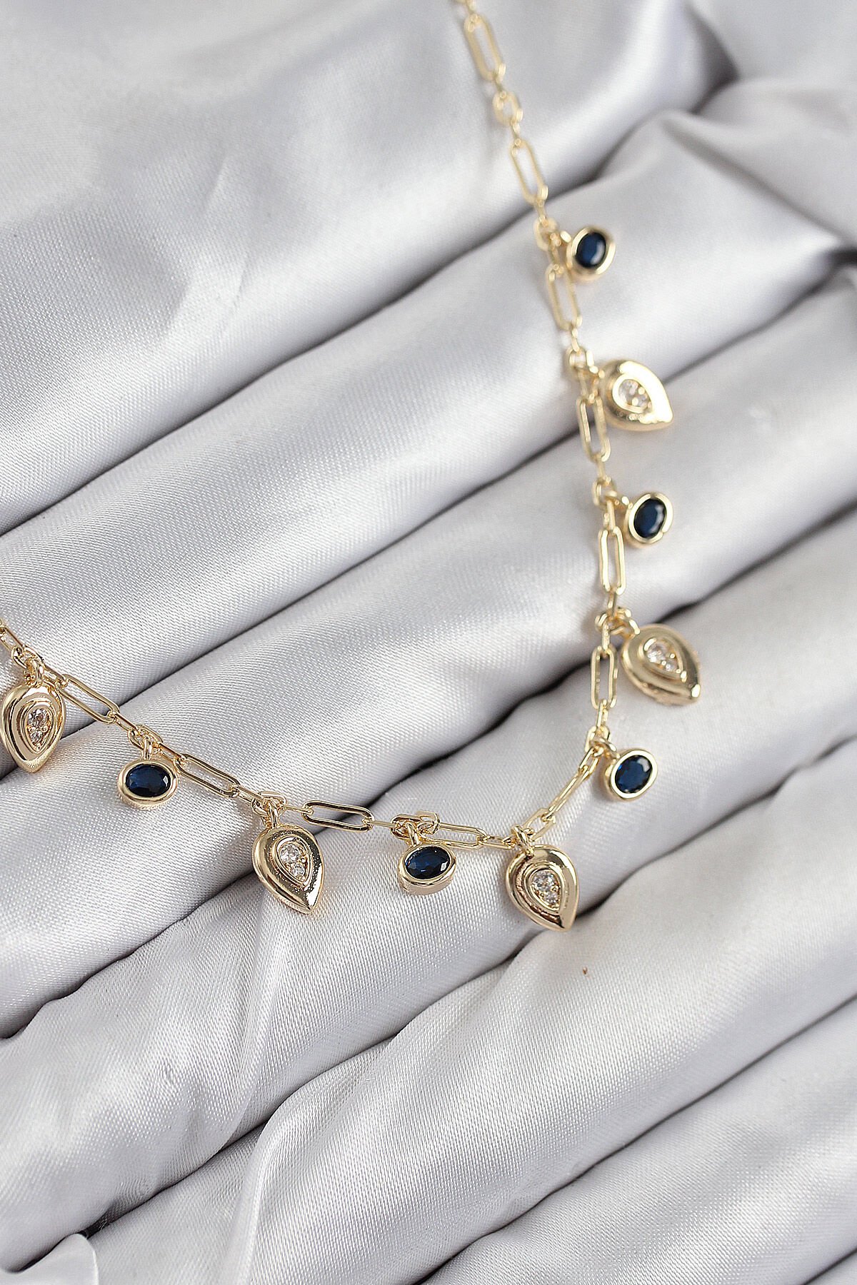 Pirinç Zirkon Taşlı Sallantılı Damla Model Gold Renk Kadın Kolye - TJ-BKO10494