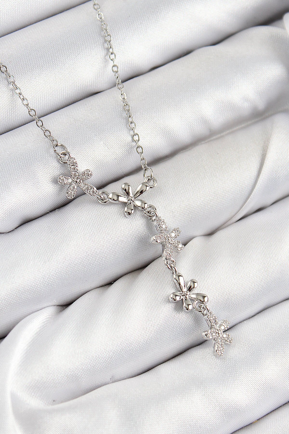 316L Çelik Zirkon Taşlı Çiçek Model Gümüş Renk Kadın Kolye - TJ-BKO10406