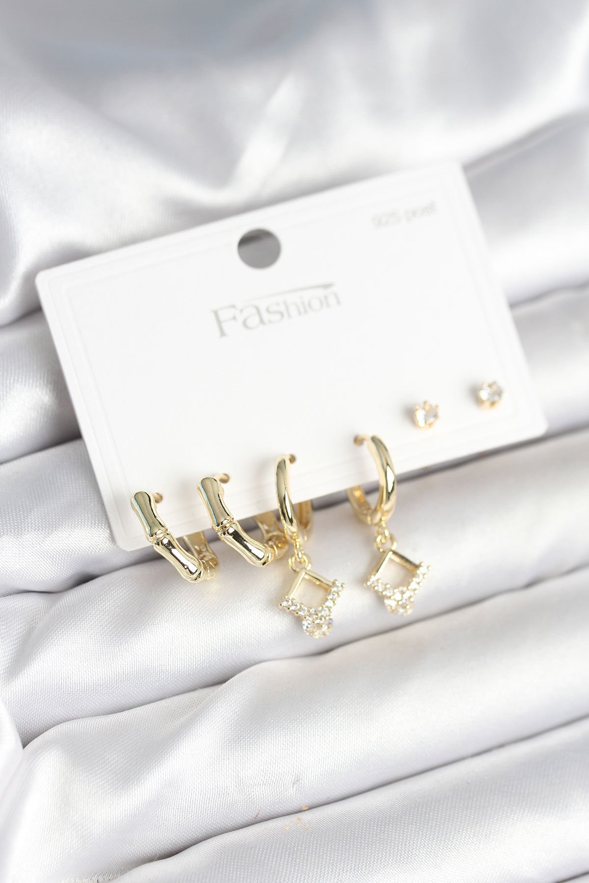 Pirinç Gold Renk 925 Ayar Gümüş Çivili Kadın Küpe Seti - TJ-BKP11260