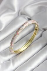 Mineli Pirinç Pembe Çiçek Desenli Gold Renk Kadın Kelepçe - TJ-BB7022