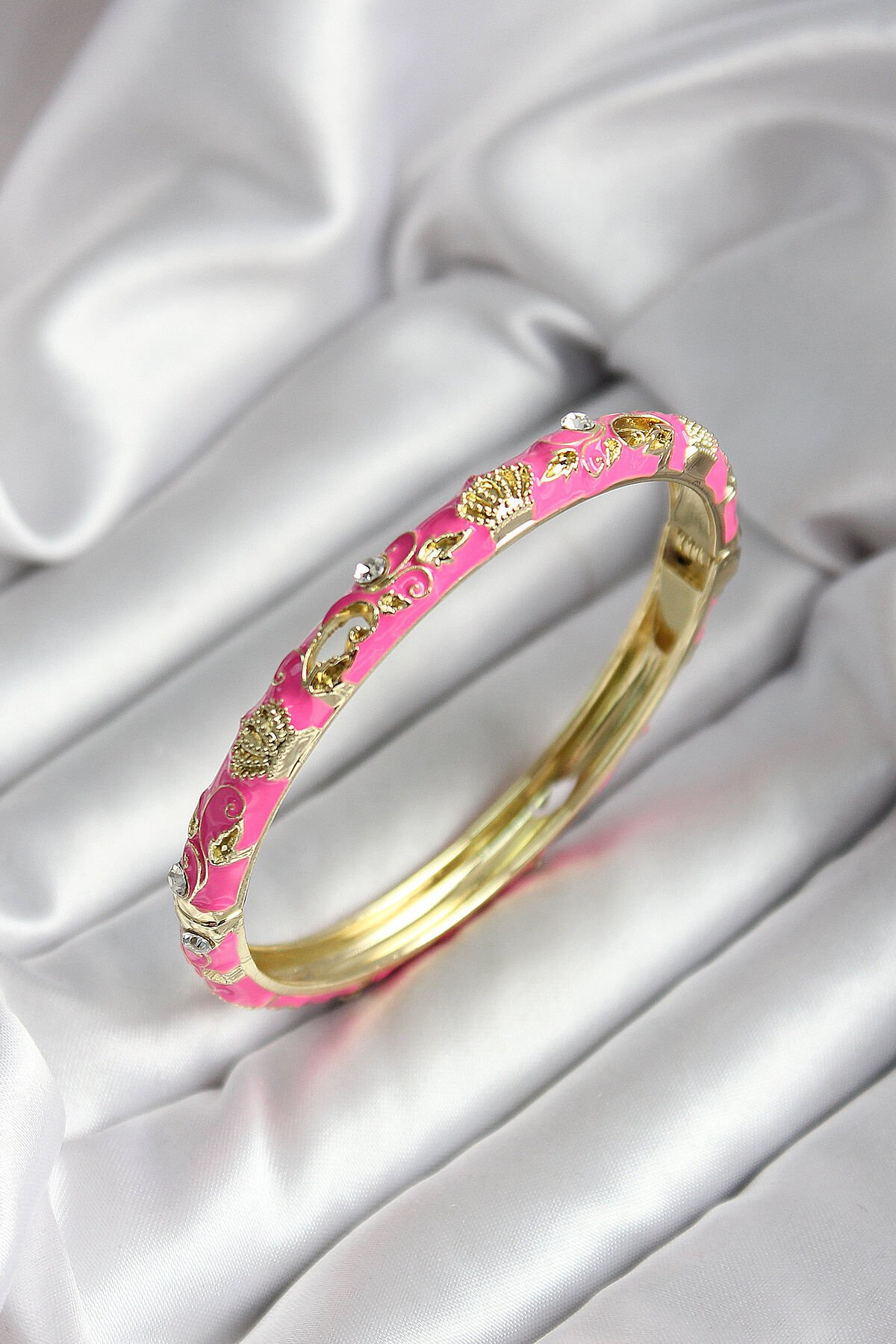 Mineli Pirinç Pembe Çiçek Desenli Gold Renk Kadın Kelepçe - TJ-BB7024