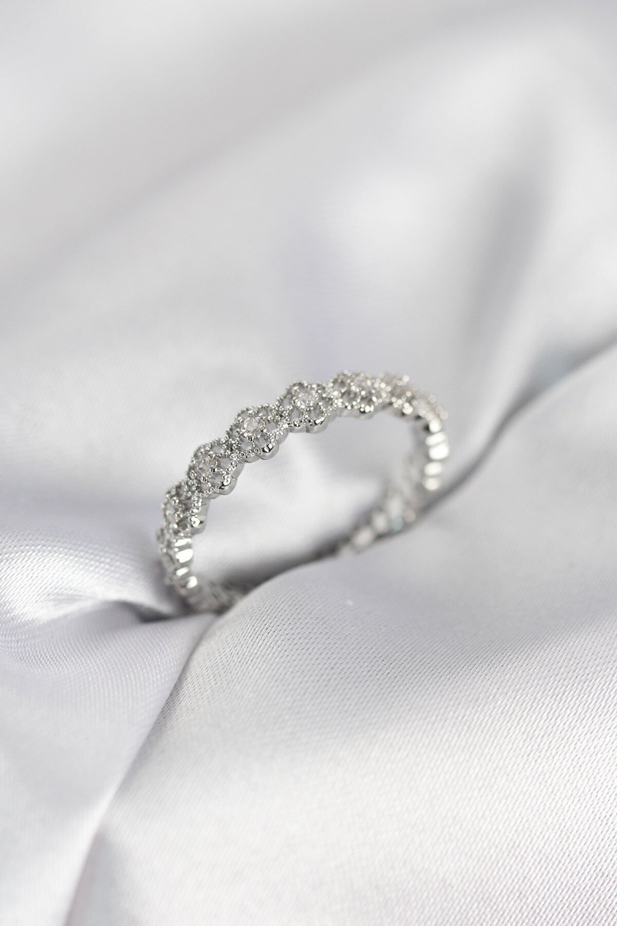 Sıralı Çiçek Model Gümüş Renk Zirkon Taşlı Kadın Yüzük - TJ-BYK4156