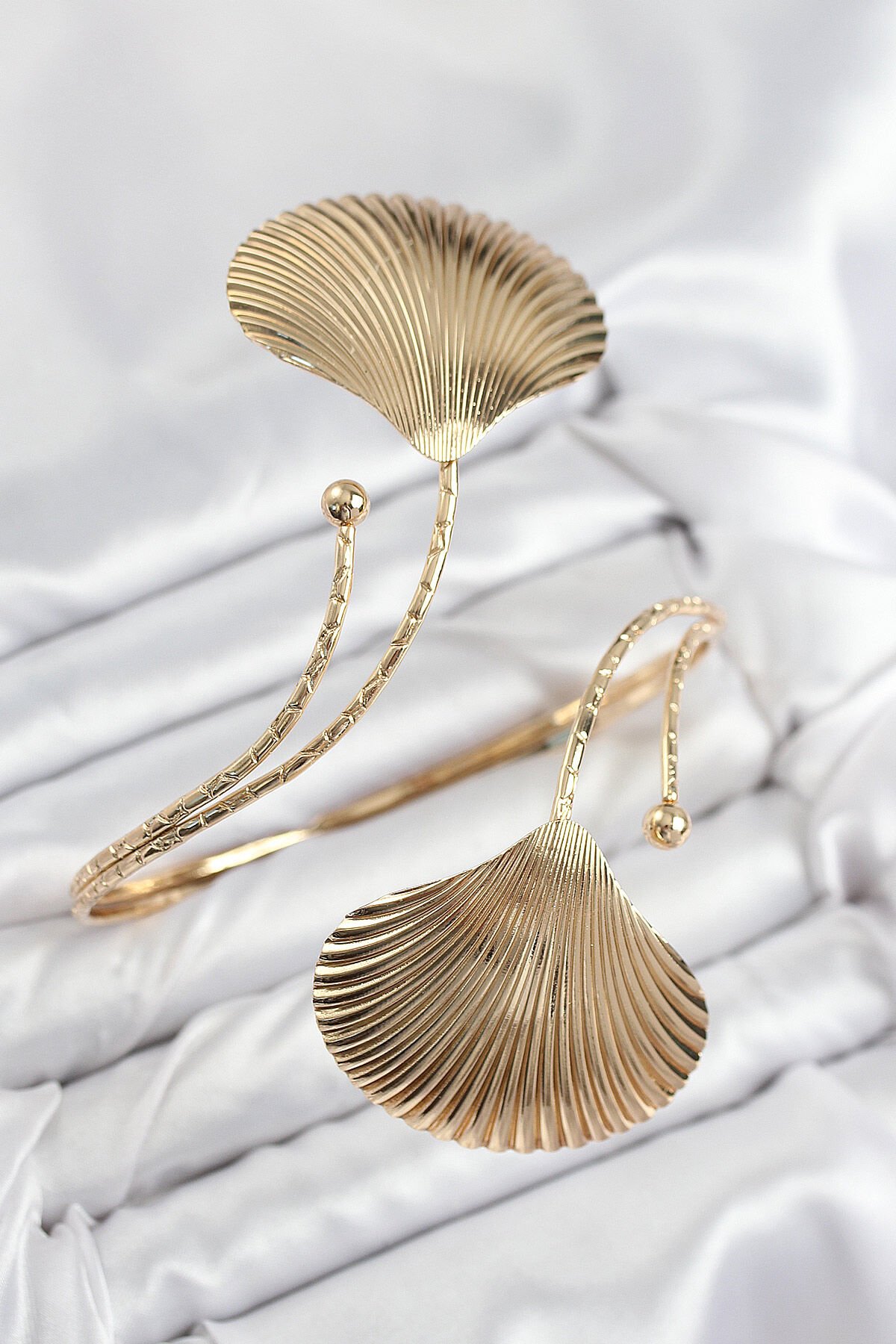 Pirinç İstiridye Model Gold Renk Kadın Pazu Bileklik - TJ-BB7798