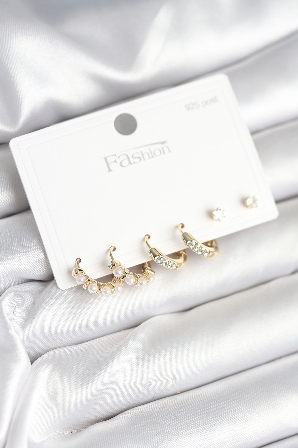 Pirinç Gold Renk Zirkon Taşlı ve İncili Model 925 Ayar Gümüş Çivi Kadın Küpe Seti - TJ-BKP11277