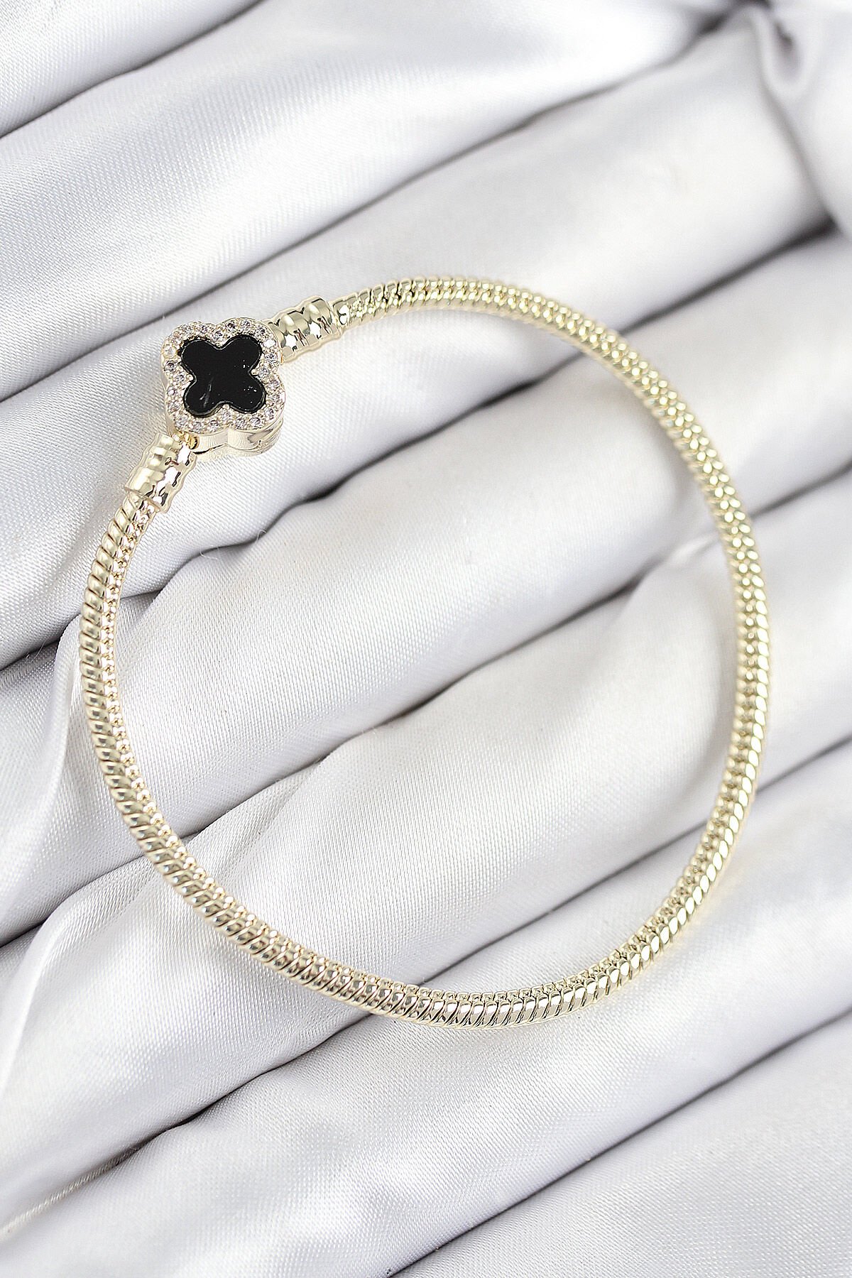 Pirinç Charm Zirkon Taşlı Yonca Model Gold Renk Kadın Bileklik - TJ-BB7806