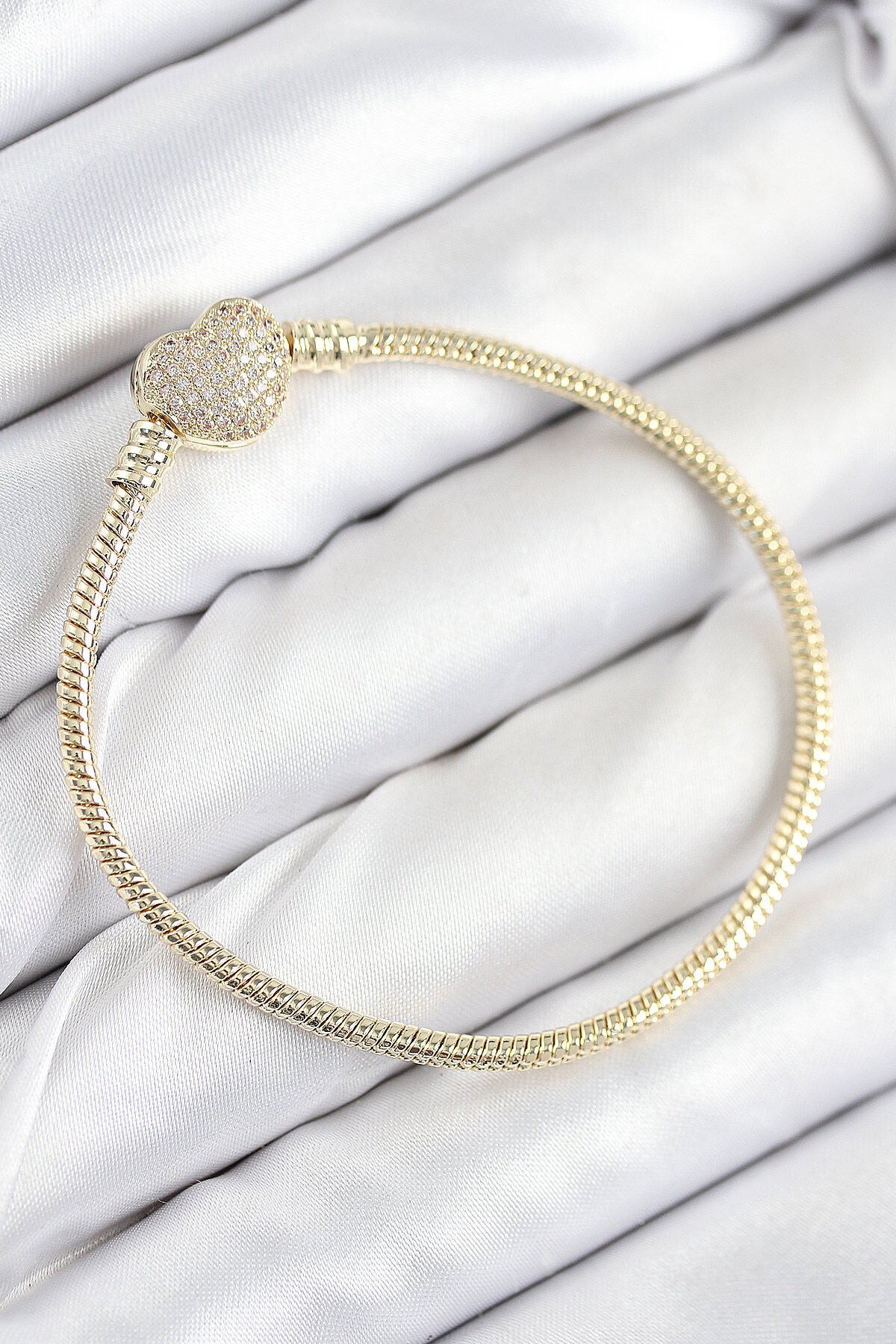 Pirinç Charm Zirkon Taşlı Kalp Model Gold Renk Kadın Bileklik - TJ-BB7809