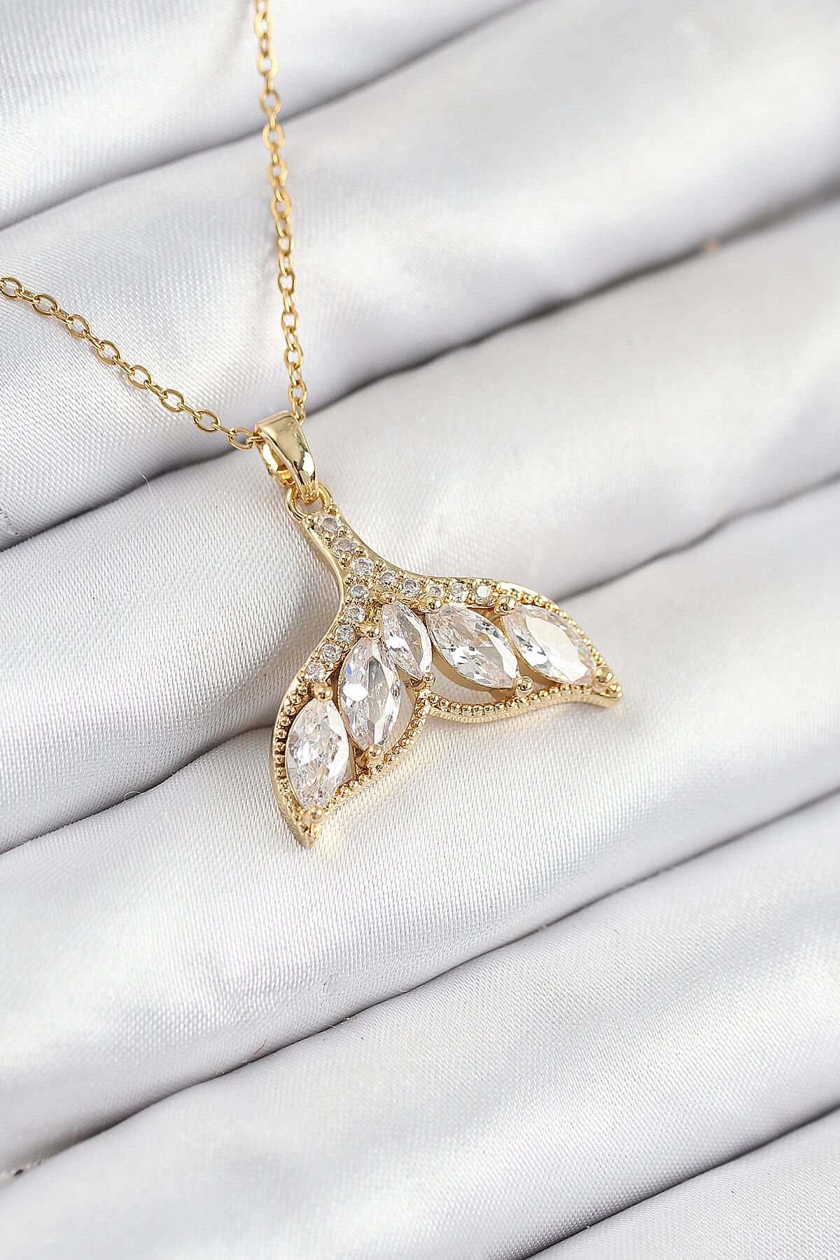 316L Çelik Zirkon Taşlı Balık Kuyruğu Model Gold Renk Kadın Kolye - TJ-BKO10511