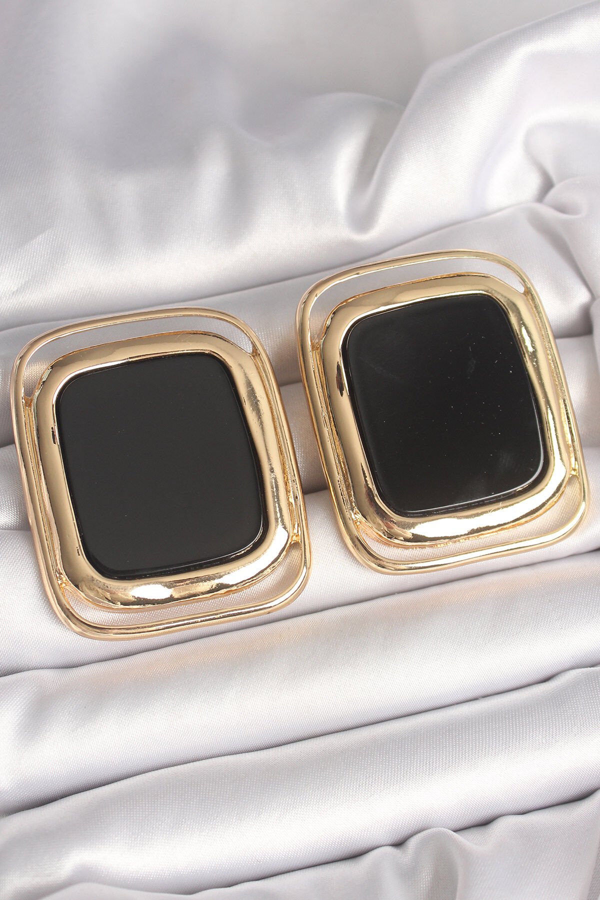 Pirinç Gold Renk Siyah Mineli Kare Model Kadın Küpe - TJ-BKP10429